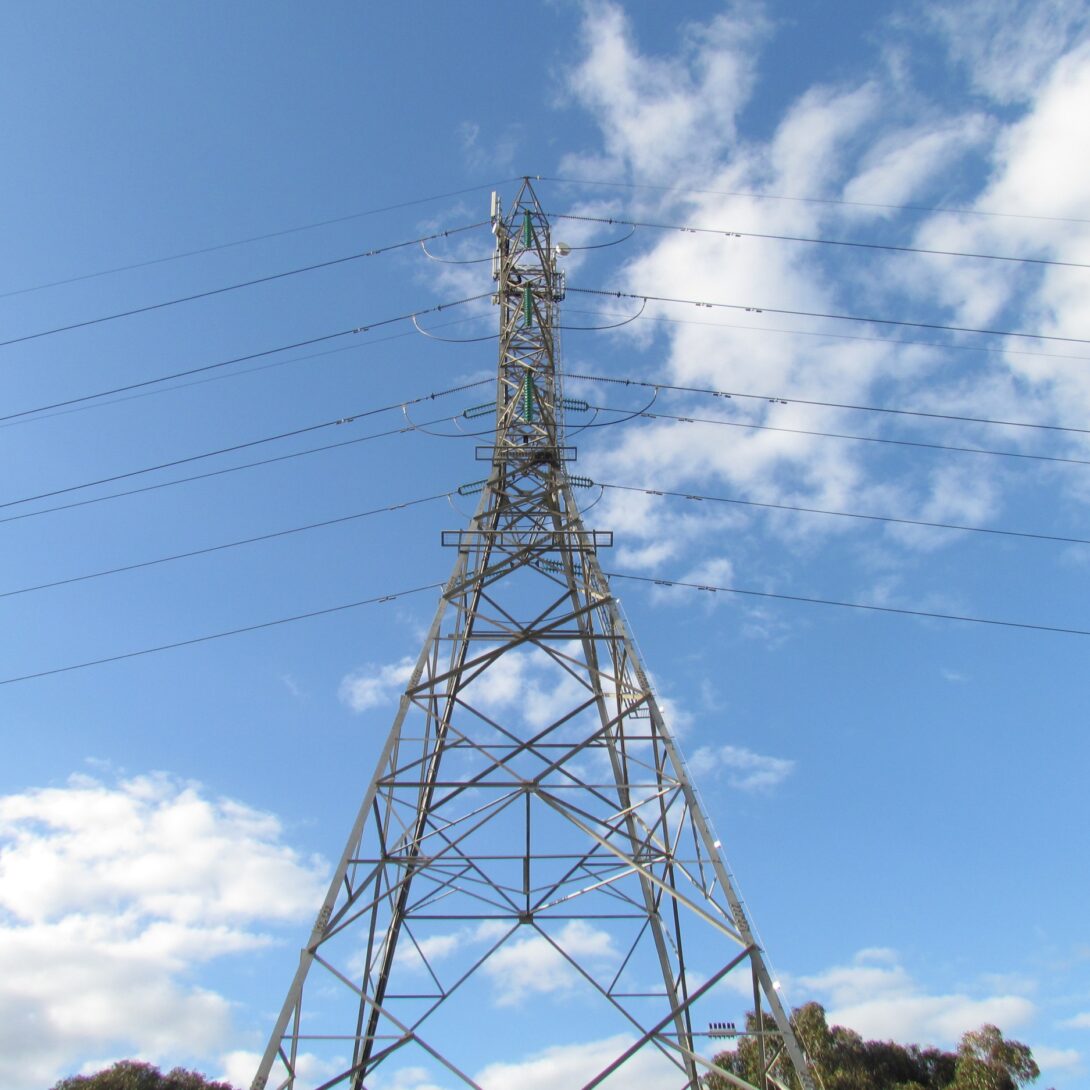WGA AU | Wallbridge Gilbert Aztec - Photo: Attachment of Mobile Phone Antennas to Existing Electrical Transmission Towers
